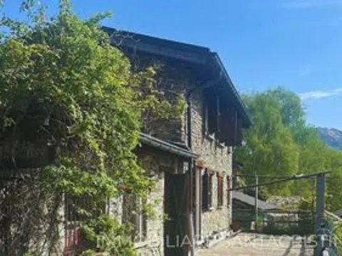 Baita con giardino ai Cangili