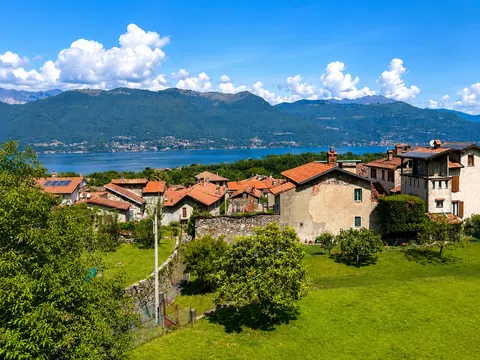 Villa con vista lago e due appartamenti